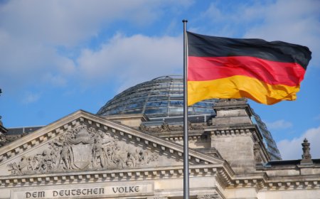 Berlin Greens Push to Abolish Headscarf Ban in Public Service