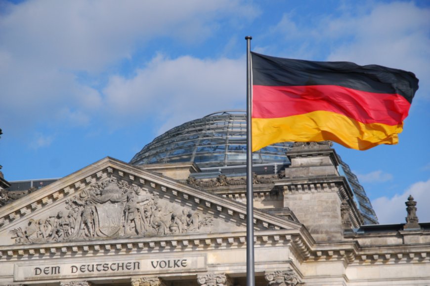 Berlin Greens Push to Abolish Headscarf Ban in Public Service